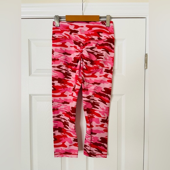 Til You Collapse Effortless Scrunch Bum Crops Size Med - Picture 3 of 5